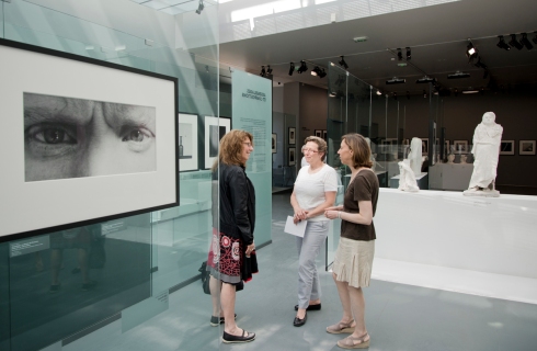 Shelley Rice with curators Hélène Pinet and Hélène Marraud at the Rodin Museum exhibition Mapplethorpe-Rodin, from The Meeting Point